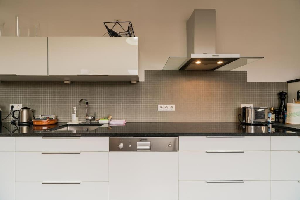 Ruhige Dachwohnung Mit Terrasse Berlin Mitte - Spacious Modern Rooftop Loft In Berlin Mitte Berlim Exterior foto